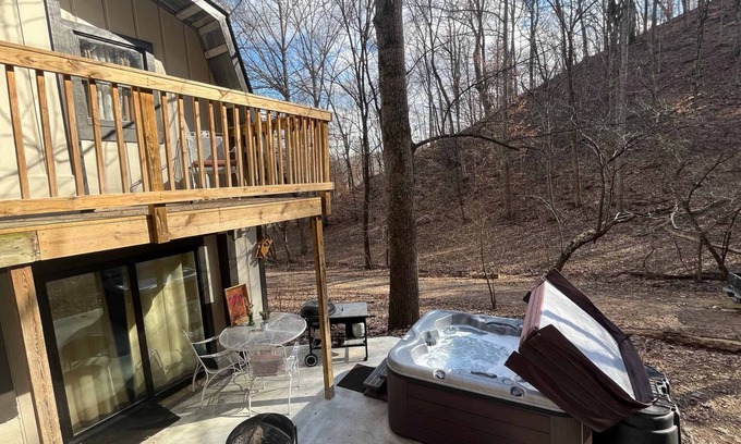 Franklin Cabin | Treehouse in Woods outdoor hot tub pool optional