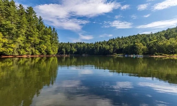 Cullowhee House | Treehouse on the Lake! Direct Lakefront Home with Private Dock on Lake Glenville