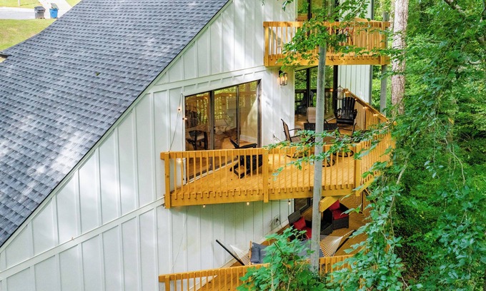 East Point House | Treehouse Vibes in the City of Atlanta! 180 Degrees of Private Forest Scenery