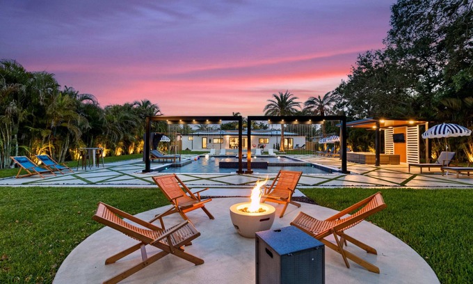 Golden Glades Villa | Treehouse Villa w/Pickleball+Jacuzzi+Pool+Cool Cabana