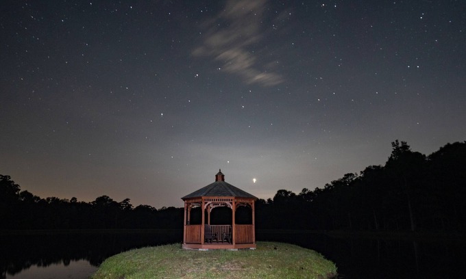 Mentone Cottage | Treehouses located at Little River Canyon overlooking a private lake.