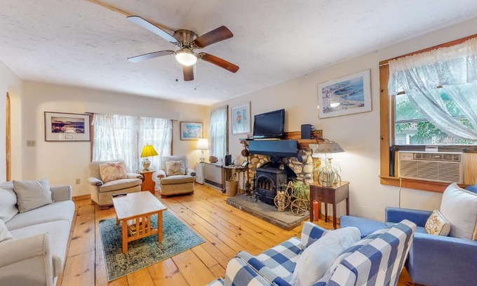 East Chop House | Treeside Lodge