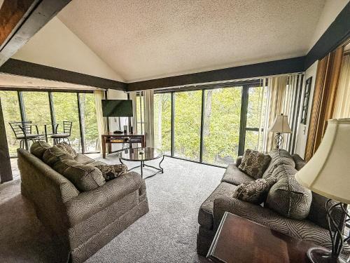 Village of Four Seasons House | Treetop 3bd3badeckpoolsgrilldock-sleeps 8pp
