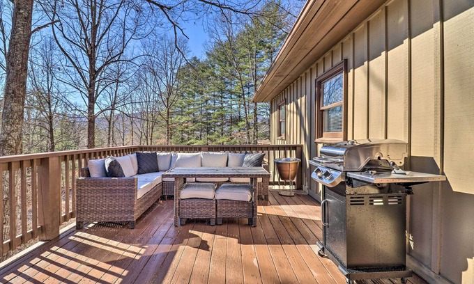 Franklin House | Treetop Sanctuary w/Long-Range Mountain View