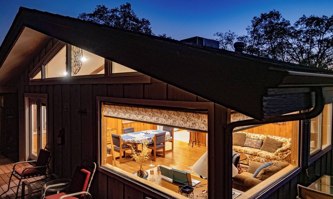 Mariposa Cottage | Treetop Villa, Charming cottage on 100 acres with WiFi and AC in serene Mariposa