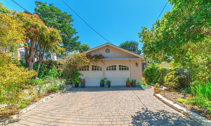 Northeast Carmel Cottage | Tremendous 3-bedroom cottage in Carmel-by-the-Sea