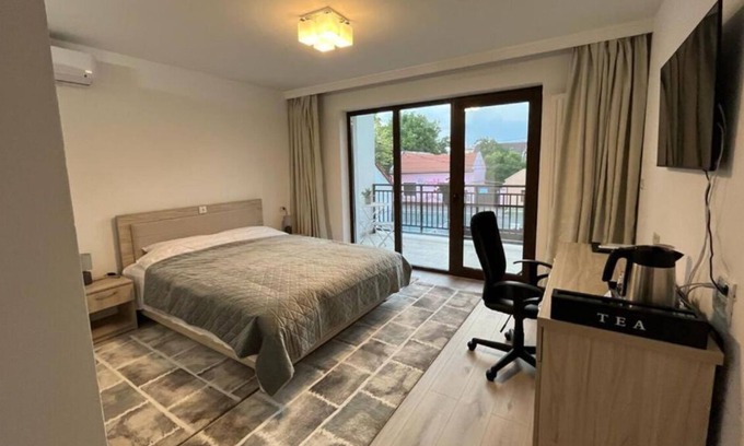 Arad House | Trend - Room 3 - Nice Room with pool and garden, just 10 min walk to downtown