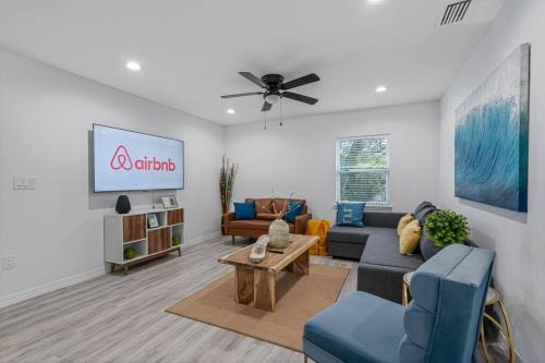 Sulphur Springs Apartment | Trendy 2 bed 2 bath Heart of Tampa Unit B