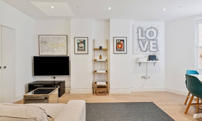 Shaftesbury Apartment | Trendy Clapham Garden Flat