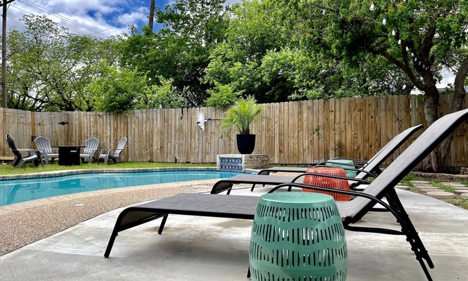 West San Antonio House | Trendy&Cute4BR+Pool-NearStMary’sUniversity&DTSA!
