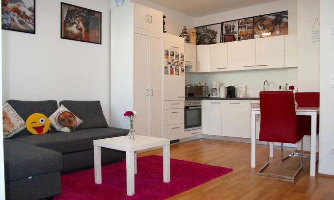 Donaustadt Apartment | Trendy Danube Apartment - Close to UN