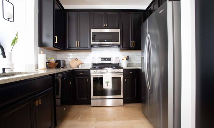 North Charleston House | Trendy Designed Home with Screened-In Porch & Backyard in Park Circle