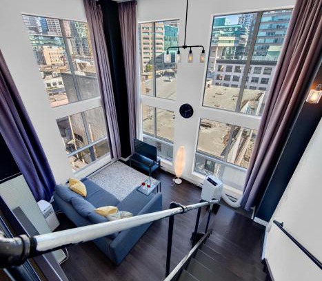 Downtown Vancouver Apartment | Trendy Downtown Loft Apartment - King Bed!