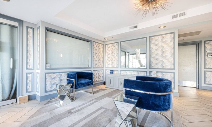 Greater Wilshire - Hancock Park Apartment | Trendy Hancock Park 2BR w/ Pool, Gym, walk to shops, by Blueground