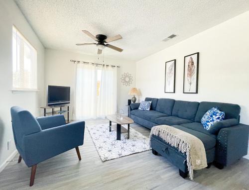 Coalinga Apartment | Trendy Ivy 2-bedroom Apartment Near Dt Coalinga