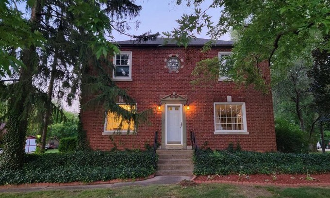 Stevensville House | Trendy Lake Michigan Getaway - Pet Friendly