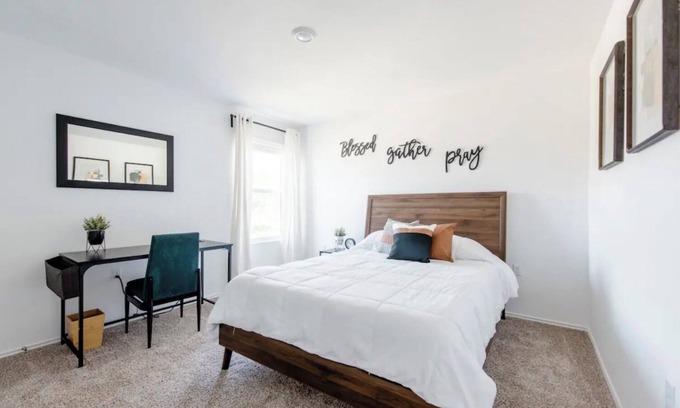 Pflugerville House | Trendy Spacious Home - Prime Location in Austin- Free Early Checkin!