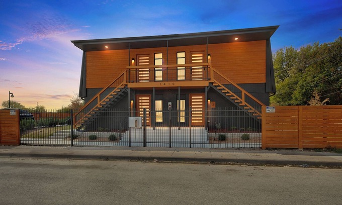 Fort Worth House | Trendy Tranquil - Sunset View - Nearby Atrractions