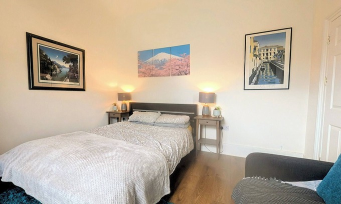 Stoke Newington House | Trendy vintage 5/6 bed 2 bath family house central London
