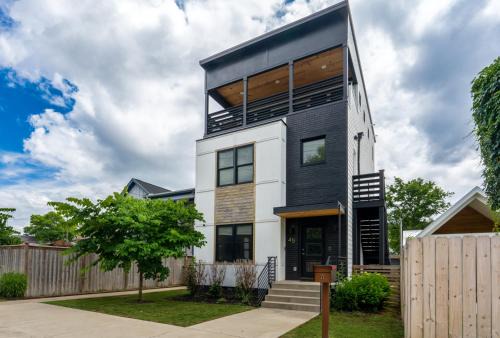 Chestnut Hill House | Trendy WeHo Home - Near DT Nashville