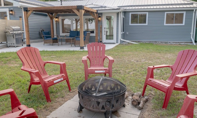 Trent Hills Cottage | Trent River Retreat – Peaceful Waterfront Cottage with Private Dock, Sunroom