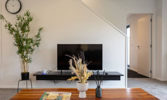 Trentham House | Trentham Jewel: Stylish 2-BR Retreat