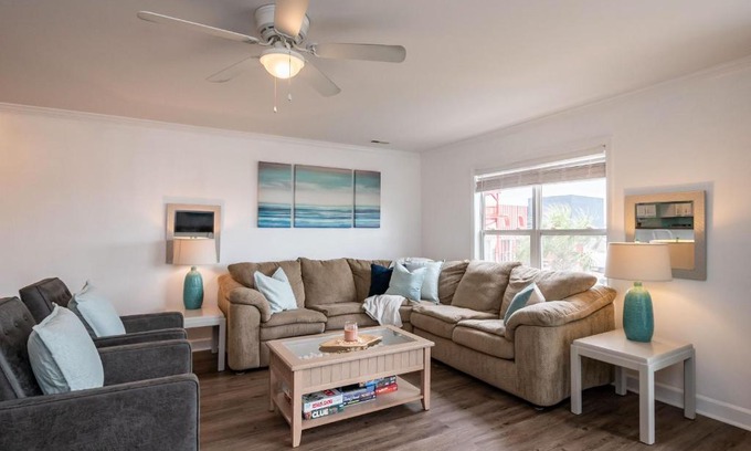 Long Beach House | Tres Pajaritos