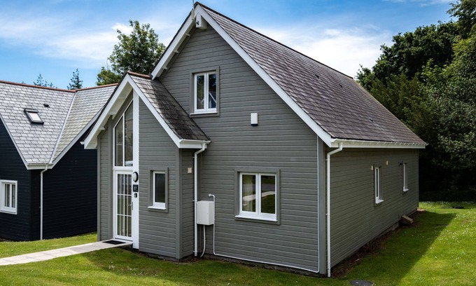 St Austell Villa | Trewhiddle Villa 27 - a trewhiddle that sleeps 6 guests in 3 bedrooms