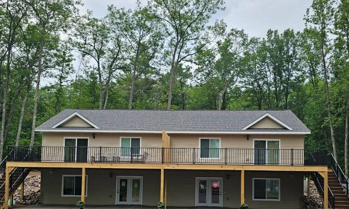 Hayward House | TRI Lake Duplex Side B Unit 2 (Winter Special!)