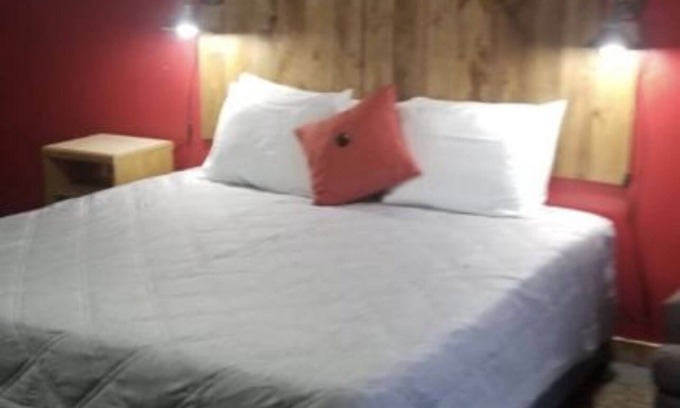Dickeyville Hotel | Tri-States Wood Inn