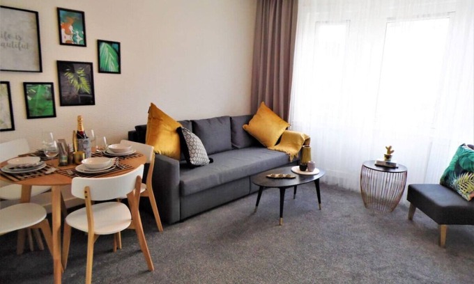 Paisley Apartment | Trident Apartment - newly renovated bright and airy flat located in a very convenient central area.