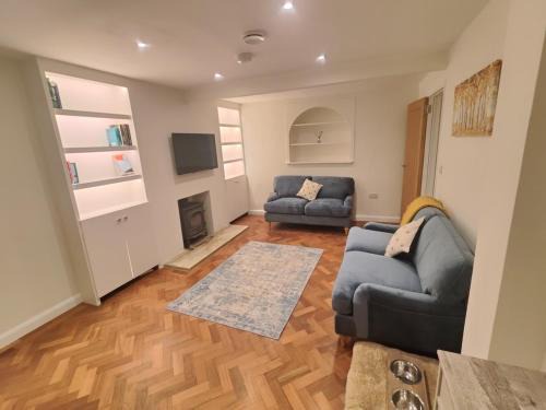 Frampton Mansell House | Trillis Cottage