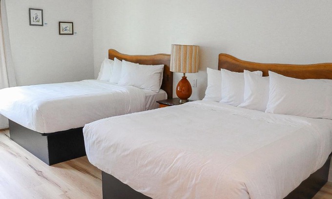 Gold Beach Hotel | Trillium Room at The Wildflower Inn