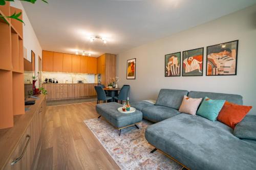 Veliko Tarnovo Apartment | TRINAVIS Boutique Apartments, OWN PRIVATE PARKING, City Center, Entire Apartment