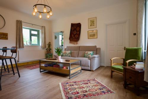Tring House | Tring Grange Cottage Sleeps 2 with Onsite Parking