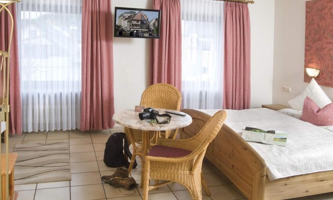 Korperich House | Triple room shower/toilet - Hotel-Restaurant Im Goldenen Grund