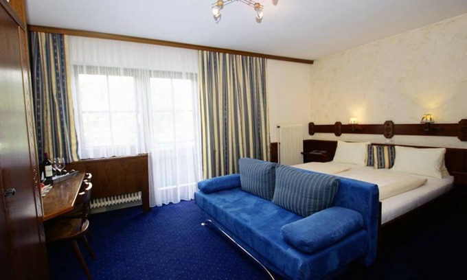 Kaprun Bed & Breakfast | Triple room with shower/toilet, balcony - Heidi, pension