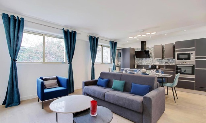 16th Arrondissement Apartment | TROCADERO/EIFFEL TOWER - 3 Bedrooms- All New!