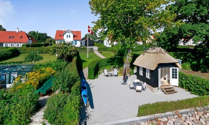 Troense Bed & Breakfast | Troense Bed and Breakfast by the sea