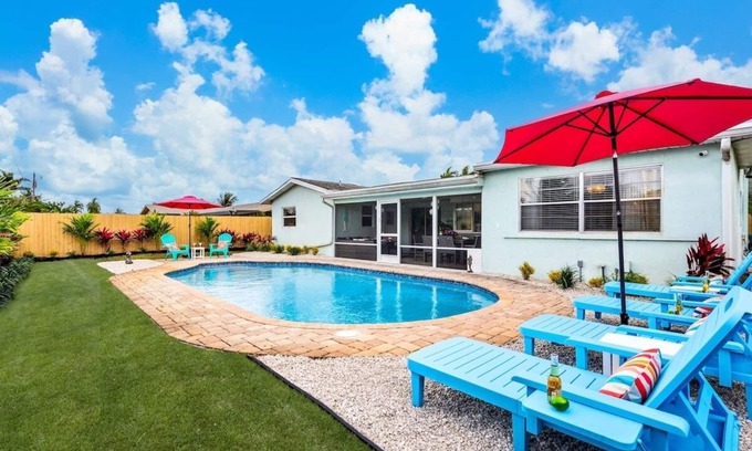 Golfview Harbor House | Trop Chic Pool Home Lanai, Pool Table, Ping Pong
