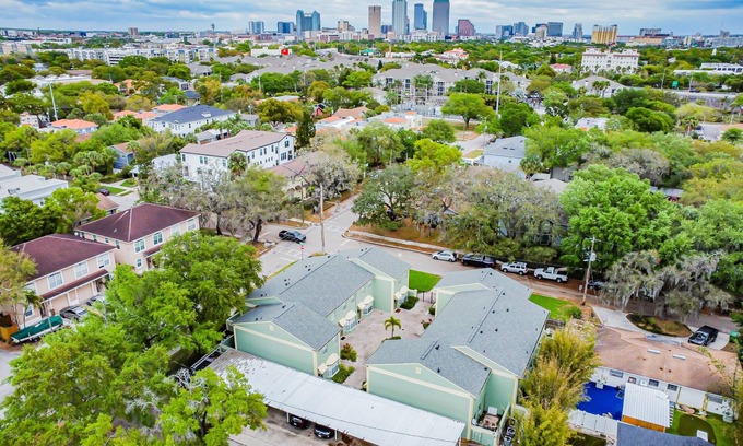 Hyde Park Condo | ★TROPIC VIBE★ Walk to Hyde Park, SOHO, Bayshore