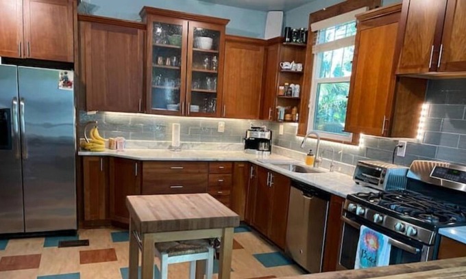 Crescent Lake House | Tropical Crescent Lake Bungalow et1925