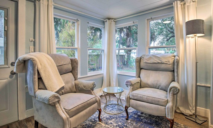 Sailboat Bend Apartment | Tropical Florida Oasis w/Patio, Near Beaches