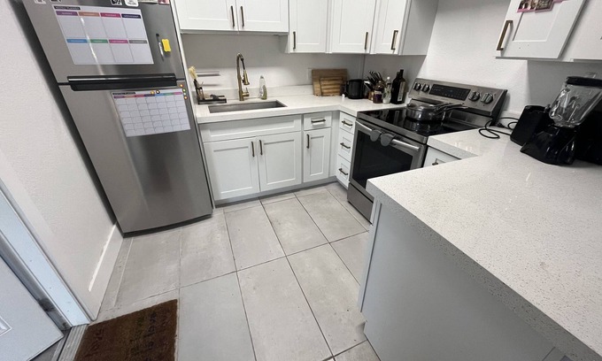 Fort Lauderdale House | Tropical Garden Oasis Close to Downtown FLL