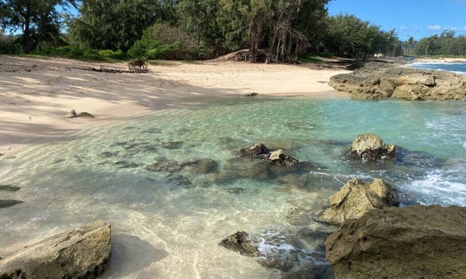 Kahuku House | Tropical Getaway perfect for families, near beach, free wifi