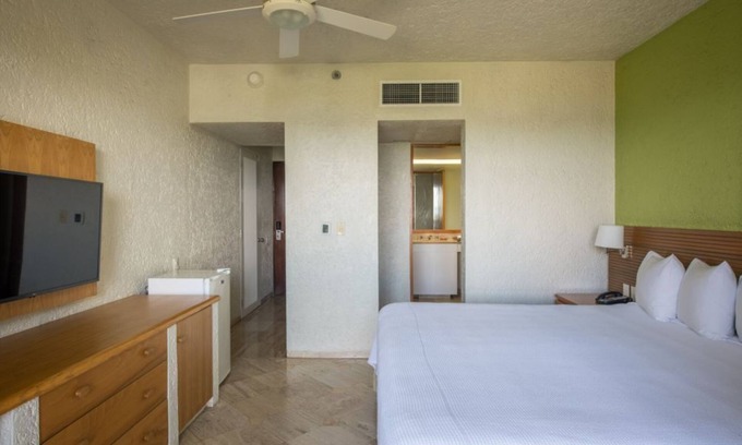 Zona Hotelera Hotel | Tropical Getaway Room at Cancun