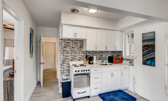 Singer Island Apartment | Tropical Getaway/Stunning 2BR Gem