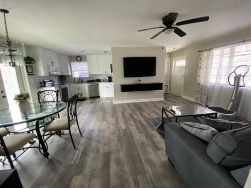 Hollywood House | Tropical geteway