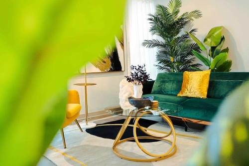Northern Liberties Apartment | Tropical Horizons-King Bd Rooftop