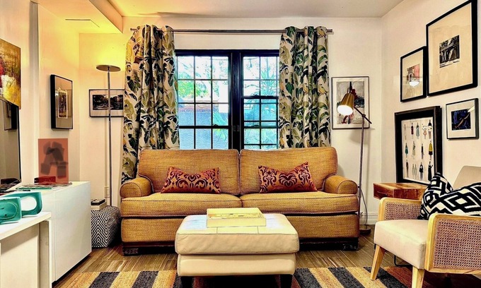 Downtown Apartment | Tropical, private, downtown
